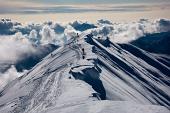 Salita da Oneta a Cima Grem su un percorso già ben innevato e tracciato da molti scialpinisti sabato 4 dicembre 2010 - FOTOGALLERY